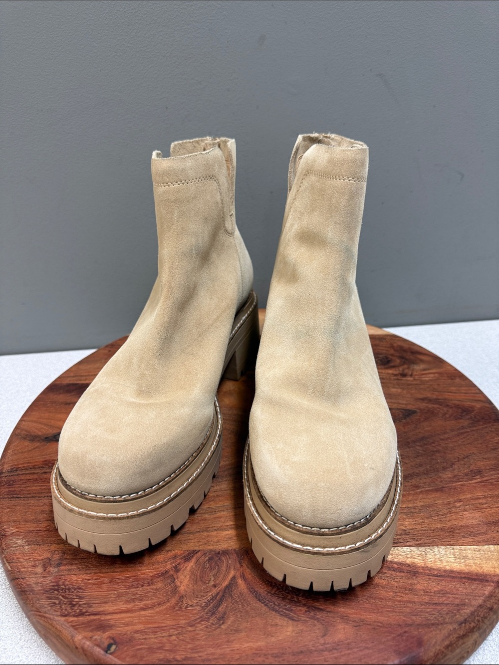 Gianni Bini Griffyn beige suede lug sole ankle boots 9.5